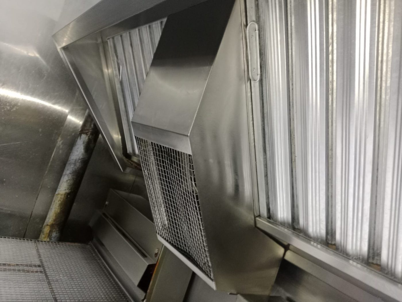 Germicidal UV Systems for Kitchen Exhaust — How They Help